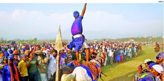 Hola-Mahalla-Singh-riding-horses 1
