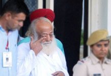 ਜੇਲ੍ਹ ਵਿੱਚੋਂ ਬਾਹਰ ਆਉਣ ਲਈ ਅਦਾਲਤ ਅੱਗੇ ਲੇਲੜੀਆਂ ਕੱਢਦਾ ਆਸਾਰਾਮ !
