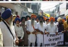 ”ਜੋ ਬਾਦਲ ਦਾ ਯਾਰ ਹੈ ਪੰਥ ਦਾ ਗਦਾਰ ਹੈ, ਬਾਦਲ ਸਰਕਾਰ ਮੁਰਦਾਬਾਦ” ! ਸ਼੍ਰੋਮਣੀ ਕਮੇਟੀ ਦੇ ਮੀਤ ਪ੍ਰਧਾਨ ਦਾ ਬਰਗਾੜੀ ਕਾਂਡ ਵੇਲੇ ਦਾ ਰੂਪ