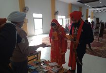 ਲਾੜਾ ਲਾੜੀ ਨੇ ਅਨੰਦ ਕਾਰਜ ਉਪਰੰਤ ਕਿਤਾਬਾਂ ਖਰੀਦ ਕੇ ਦਿੱਤਾ ਚੰਗਾ ਸੁਨੇਹਾ