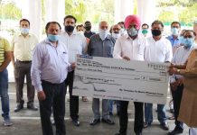 ਅਨੋਖੀ ਪਹਿਲ : ‘ਫਿਰੋਜ਼ਪੁਰ ਦਾ ਮਾਮਲਾ’ ਵੱਟਸਐਪ ਗਰੁੱਪ ਨੇ ਵੈਂਟੀਲੇਟਰ ਲਈ ਦਿੱਤਾ 5 ਲੱਖ ਰੁਪੈ ਦਾ ਚੈਕ