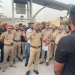 ਮੁਹਾਲੀ ਦੇ ਰਿਹਾਇਸ਼ੀ ਇਲਾਕਿਆਂ ’ਚ ਵੱਡੀ ਤਲਾਸ਼ੀ ਮੁਹਿੰਮ, 20 ਵਿਅਕਤੀ ਕਾਬੂ, 21 ਲੱਖ ਰੁਪਏ ਤੇ 10 ਵਾਹਨ ਜ਼ਬਤ
