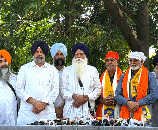 ਸਾਬਕਾ ED ਅਫ਼ਸਰ ਨਿਰੰਜਨ ਸਿੰਘ ਨੇ 4 ਦਿਨਾਂ ‘ਚ ਹੀ ਛੱਡਿਆ ਅਕਾਲੀ ਦਲ ਵਾਰਿਸ ਪੰਜਾਬ ਦੇ