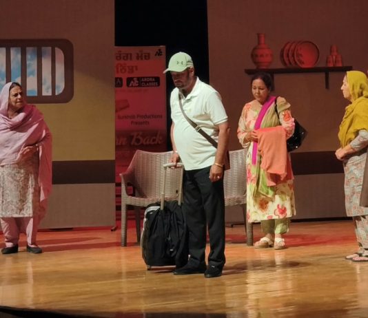 ਲੋਕ ਰੰਗ ਮੰਚ ਵੱਲੋਂ ਕਾਮੇਡੀ ਨਾਟਕ “Return Back – ਬੋਲਾਂਗੇ ਸੱਚ” ਦਾ ਸਫਲ ਮੰਚਨ