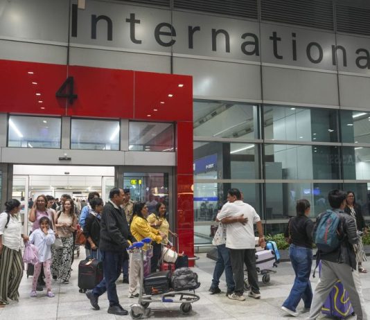 Airport ’ਤੇ 3.84 ਕਰੋੜ ਰੁਪਏ ਦਾ ਸੋਨਾ ਅਤੇ ਗਾਂਜਾ ਜ਼ਬਤ